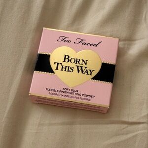 New Too Faced Born This Way Soft Blur setting Powder - shade light
